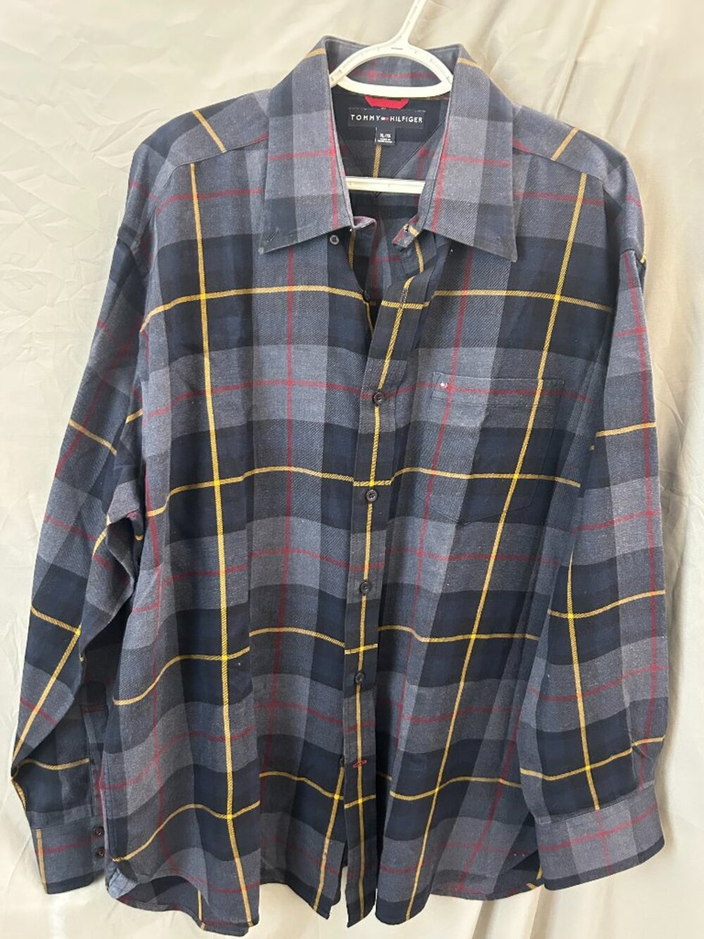 Tommy Hilfiger Men’s Navy Plaid Long Sleeve Button-Up Shirt Flannel Type Size XL